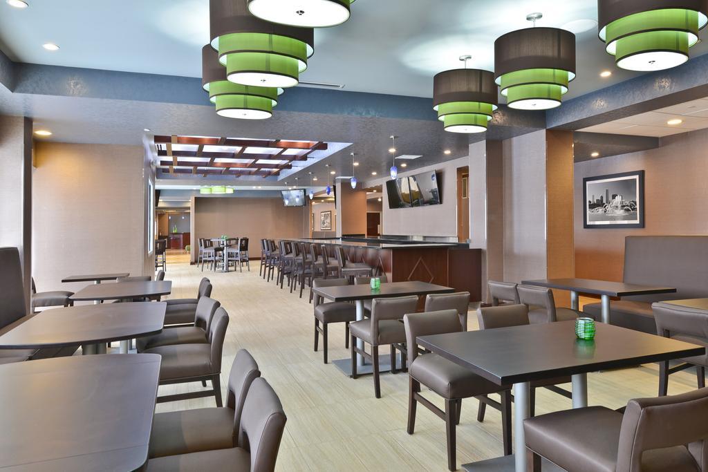 Hotel Wyndham Garden - O'hare 3*